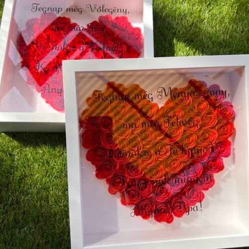 szülőköszöntő virágbox ajándék ami piros rózsákból kirakott szív forma fehér keretben