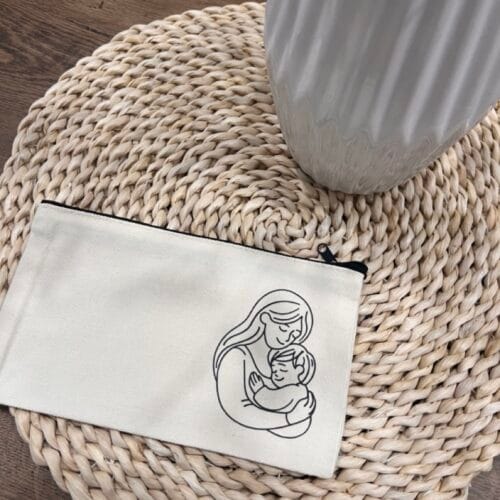 Neszesszer ölelős mintával