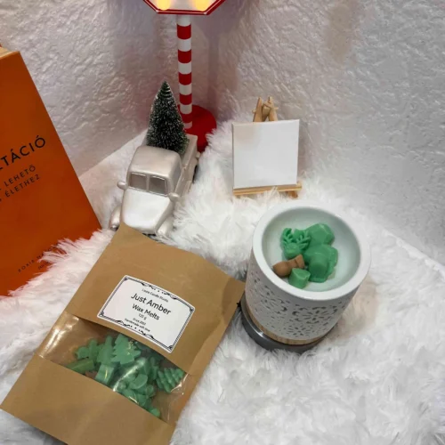 Természetes, vegán illatviasz meleg, ámbrás Just Amber aromával, ideális kerámia olvasztóba.