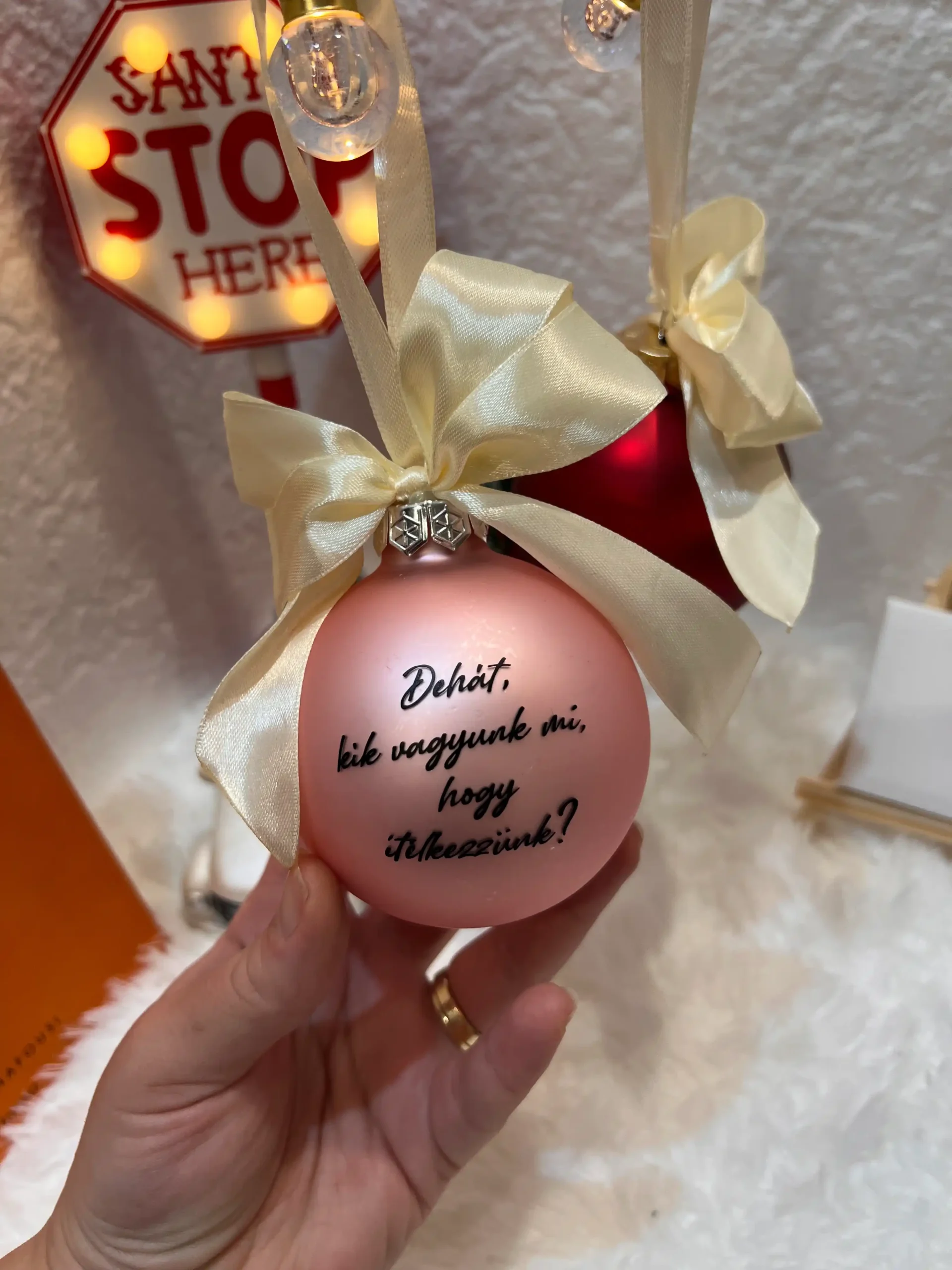 dehat-kik-vagyunk-mi-hogy-itelkezzunk-feliratos-karacsonyfadisz