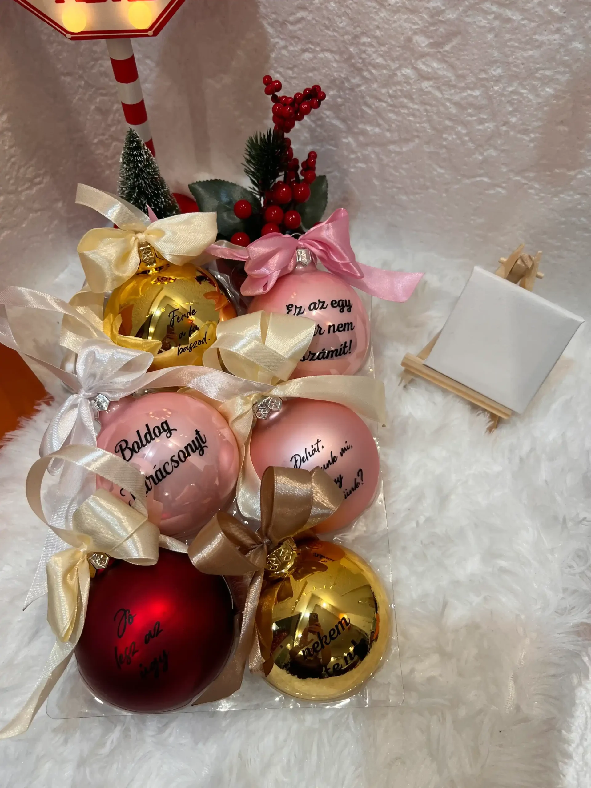 karácsonyi-gombok-feliratos-többszínű