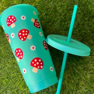 Szívószálas pohár gombás mintával