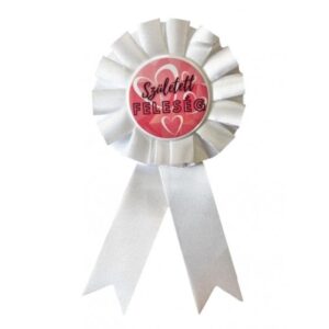 Született feleség kitűző